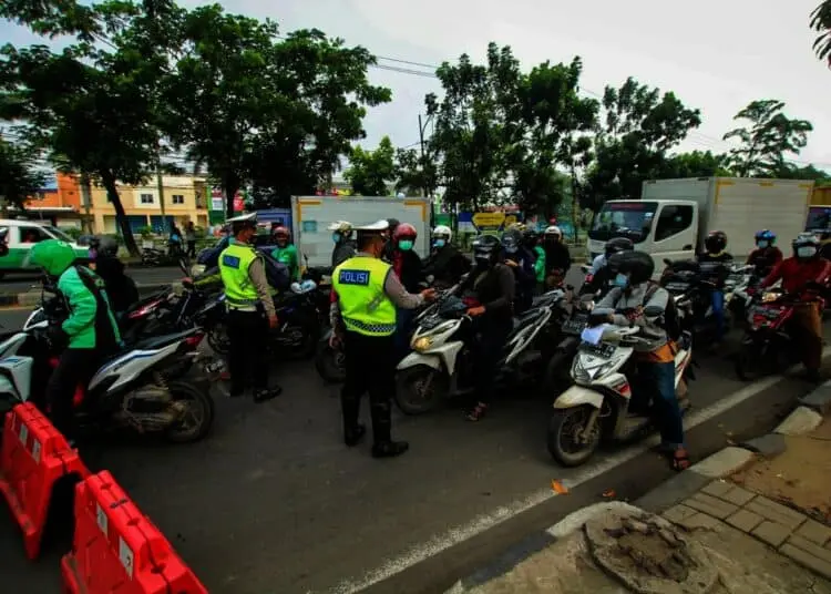 Potret Suasana Penyekatan di Jalan Daan Mogot, Kota Tangerang