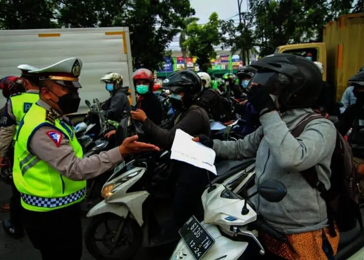 Potret Suasana Penyekatan di Jalan Daan Mogot, Kota Tangerang
