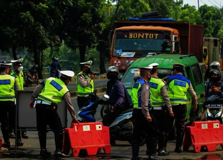 Potret Suasana Penyekatan di Jalan Daan Mogot, Kota Tangerang