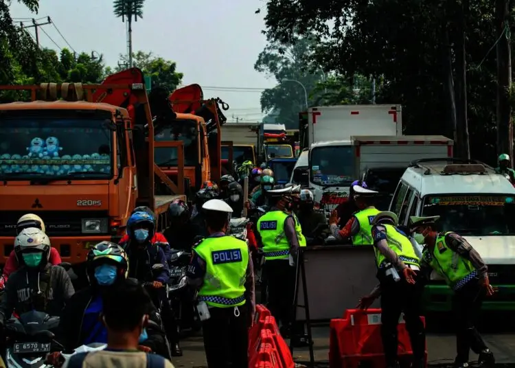 Potret Suasana Penyekatan di Jalan Daan Mogot, Kota Tangerang