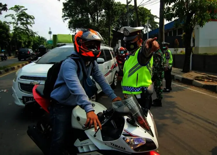 Potret Suasana Penyekatan di Jalan Daan Mogot, Kota Tangerang