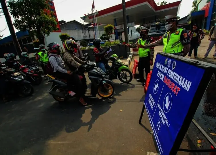 Potret Suasana Penyekatan di Jalan Daan Mogot, Kota Tangerang