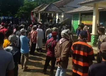 Lulusan S2 Tak Lulus Tes Balon Kades di Ciherang, Pendukungnya Geruduk Kantor Camat Picung
