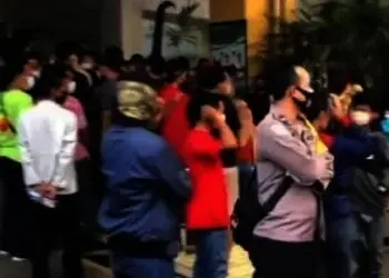 Peserta Berdesak-desakan, Kegiatan Vaksinasi di Cimone Viral di Media Sosial