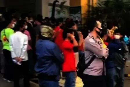 Peserta Berdesak-desakan, Kegiatan Vaksinasi di Cimone Viral di Media Sosial