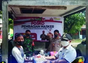 Pedagang Asongan, Tukang Becak dan Ojek di Rajeg Terima Sembako