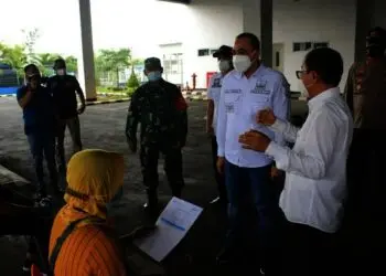 Temukan Pelanggaran Saat Sidak PPKM Darurat di Kelapa Dua, Bupati Tegur Penjaga Toko Ponsel