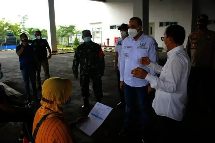 Temukan Pelanggaran Saat Sidak PPKM Darurat di Kelapa Dua, Bupati Tegur Penjaga Toko Ponsel