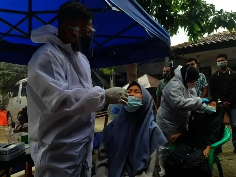 Pengurus dan Anak Panti Asuhan di Pamulang Swab Antigen Massal