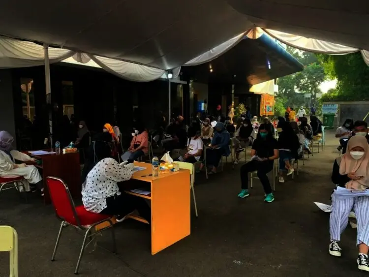 Civitas SMK Kesehatan Riksa Indrya dan Stikes Banten Vaksinasi 1.000 Orang