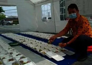 Sehari, Minimal 500 Box Nasi Dibagikan ke Warga yang Isoman di Kecamatan Pinang