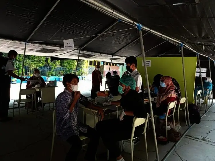 Ratusan Pelajar Sekolah Swasta Divaksin di MTs Al Mu'in