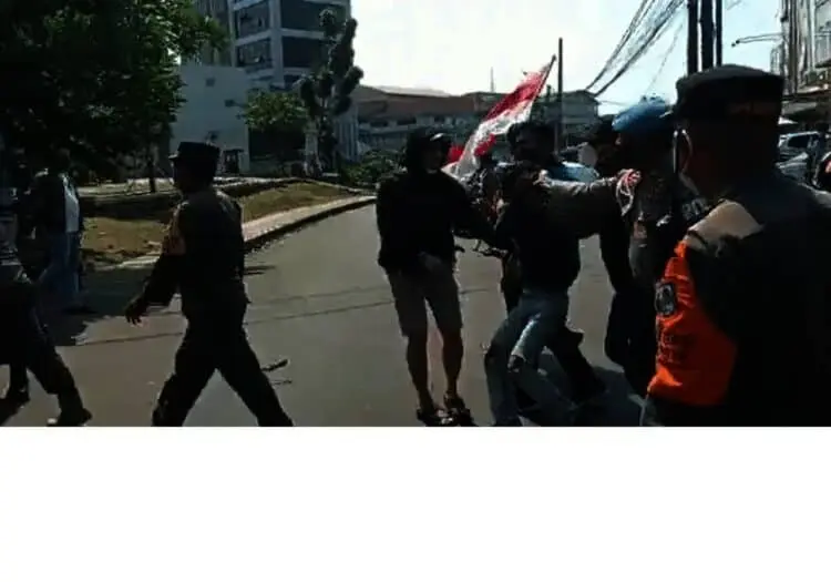 Demonstrasi Aktivis HMI di Tangsel Berakhir Ricuh