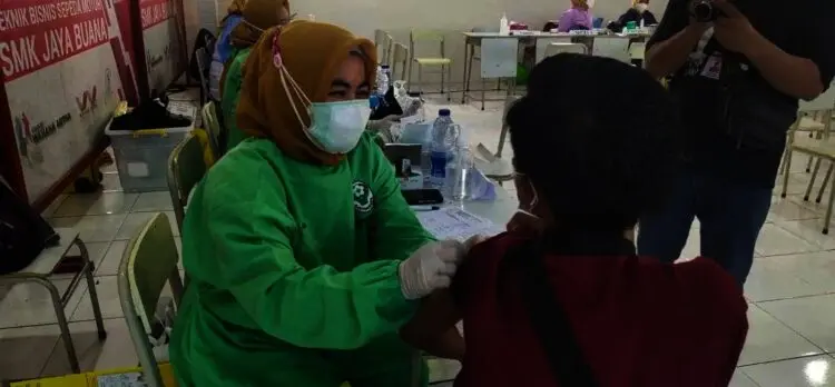 1.500 Pelajar Antusias Ikut Vaksinasi Covid-19 di SMK Jaya Buana