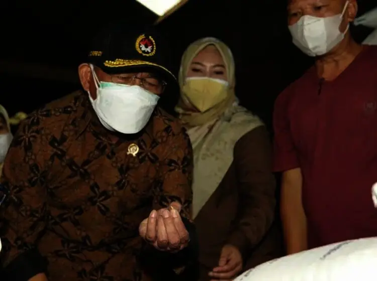 Dipicu Temuan Bansos Beras PPKM Kualitas "Buruk", Menko PKM RI Sambangi Gudang Beras di Pandeglang