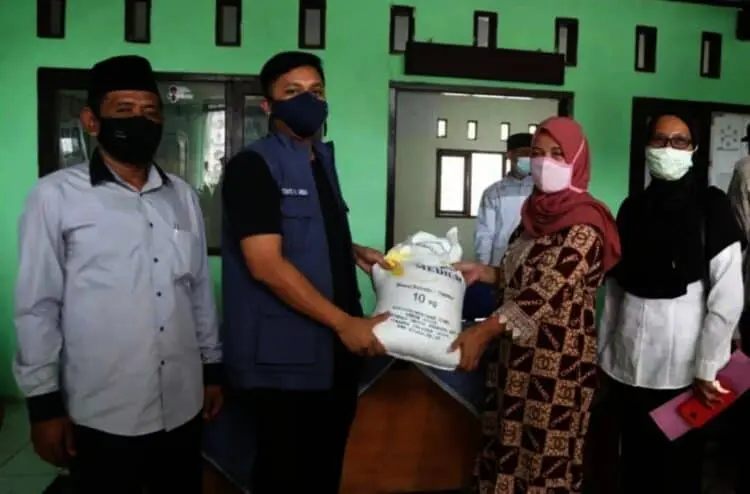 Bansos Beras Disalurkan, Wabup Tanto : Semua Pihak Harus Ikut Memantau