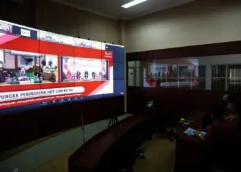 Jajaran Pemkab Pandeglang, sedang mengikuti acara pemberian penghargaan dari LAN RI secara virtual, di Ruang Pintar Setda Pandeglang, Jumat (6/8/2021). (ISTIMEWA)