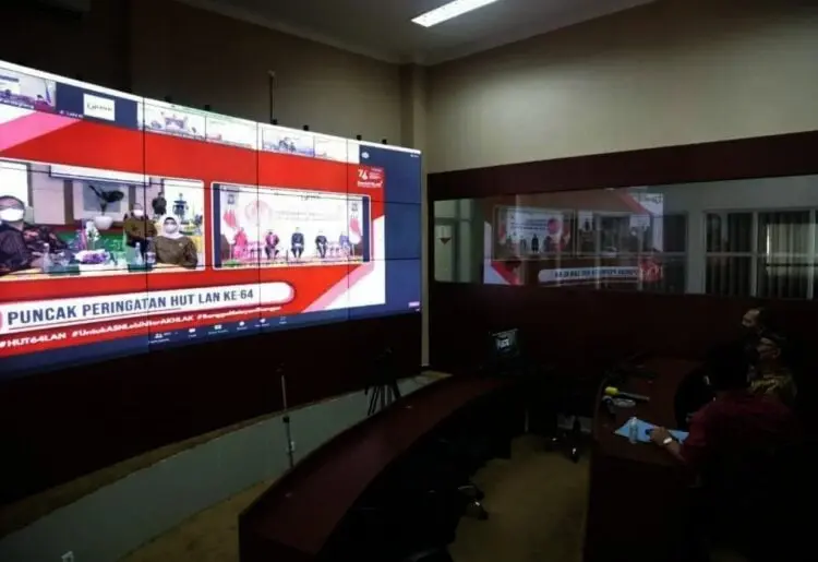 Jajaran Pemkab Pandeglang, sedang mengikuti acara pemberian penghargaan dari LAN RI secara virtual, di Ruang Pintar Setda Pandeglang, Jumat (6/8/2021). (ISTIMEWA)