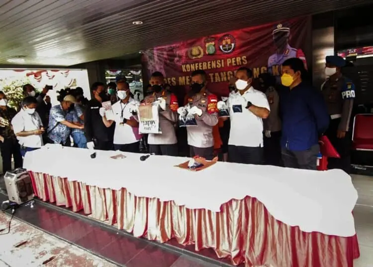 Potret Polrestro Rilis Pengungkapan Kasus Pembakaran Bengkel