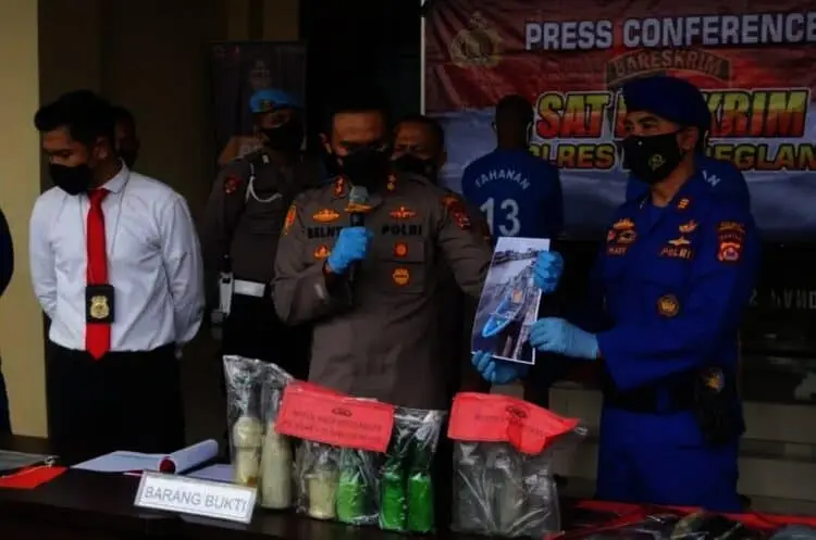 Personel Satpolairud Polres Pandeglang Bekuk Pelaku Bom Ikan Rakitan
