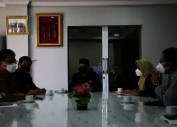 BERKUNJUNG–Tim Badan Pemeriksa Keuangan Republik Indonesia (BPK RI) Perwakilan Provinsi Banten, mendatangi Sekretariat Daerah (Setda) Kabupaten Serang, Senin (23/8/2021). (ISTIMEWA)