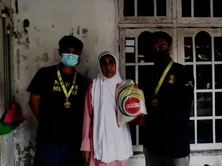 Gamsut Bagikan Ratusan Paket Sembako ke Warga Terdampak Covid-19 di Kabupaten Serang