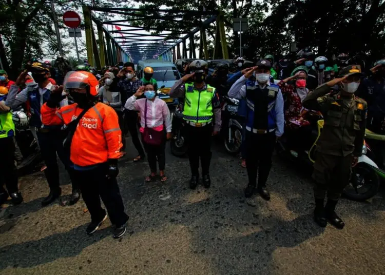 Potret Pengendara di Jalan Daan Mogot Saat Detik-detik Proklamasi