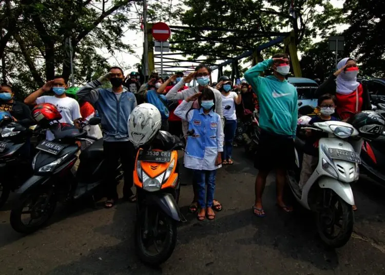 Potret Pengendara di Jalan Daan Mogot Saat Detik-detik Proklamasi