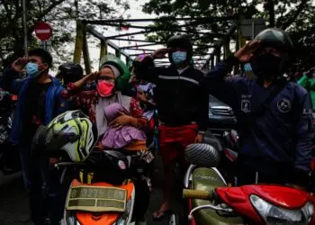 Potret Pengendara di Jalan Daan Mogot Saat Detik-detik Proklamasi