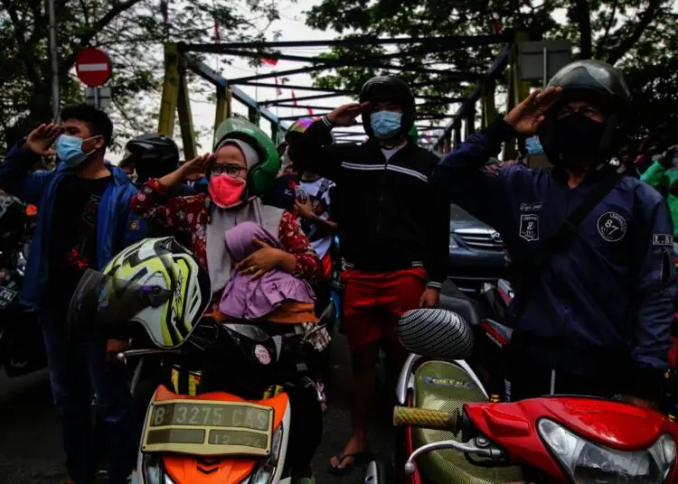 Potret Pengendara di Jalan Daan Mogot Saat Detik-detik Proklamasi