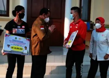 Dua Atlet Berprestasi Banten Diganjar Uang Pembinaan Rp 50 Juta