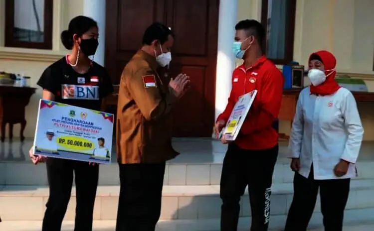 Dua Atlet Berprestasi Banten Diganjar Uang Pembinaan Rp 50 Juta