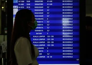Foto Aktifitas Penumpang di Bandara Soetta Pada Masa PPKM Jawa-Bali