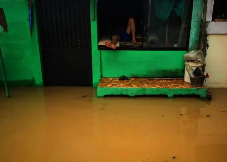 Foto Banjir Genangi Perumahan Mustika Tigaraksa