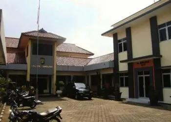 Diduga Nyabu, Kontraktor Digelandang Warga ke Polsek Pamulang