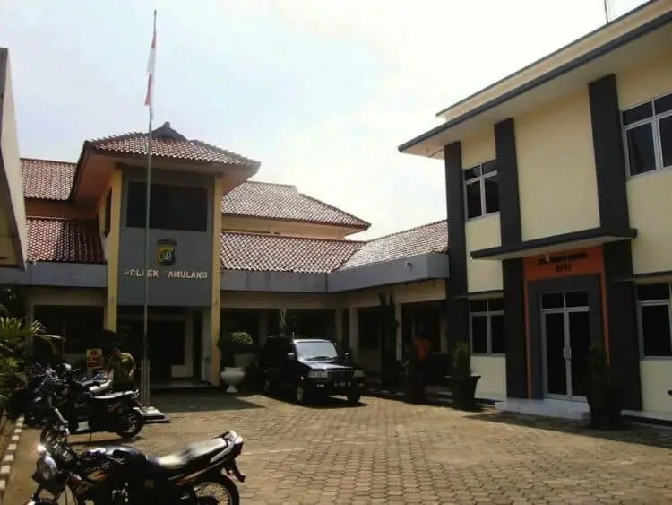 Diduga Nyabu, Kontraktor Digelandang Warga ke Polsek Pamulang