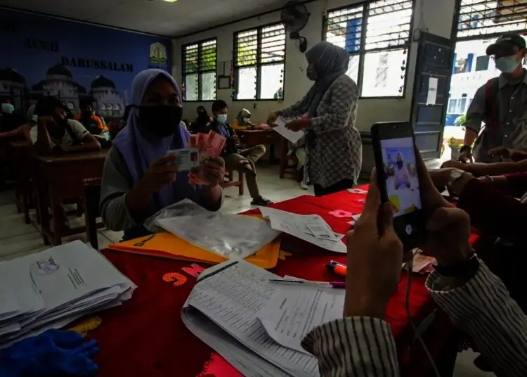 Potret Suasana Penyaluran BST di Kota Tangerang