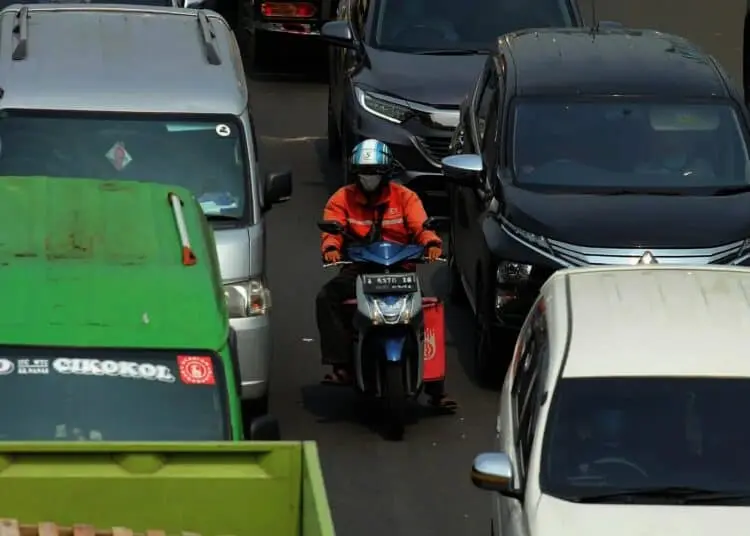 Foto Suasana Penyekatan di Jalan Raya Serpong Saat PPKM Diperpanjang