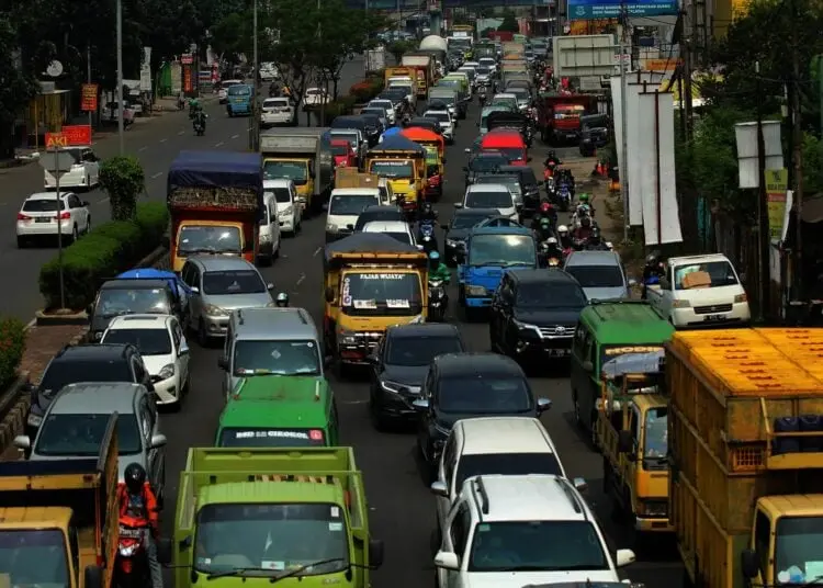 Foto Suasana Penyekatan di Jalan Raya Serpong Saat PPKM Diperpanjang