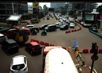 Foto Suasana Penyekatan di Jalan Raya Serpong Saat PPKM Diperpanjang