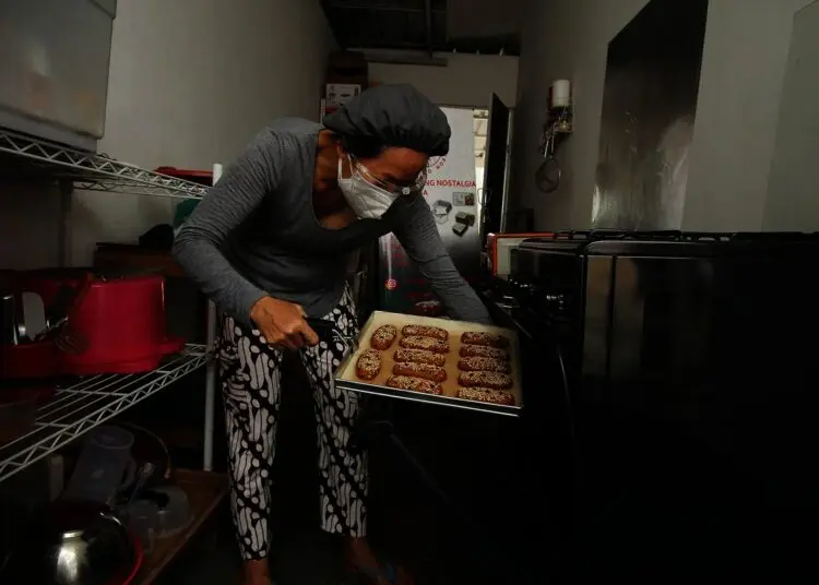Potret Usaha Roti Gambang Rumahan Tangerang Tembus hingga Luar Jawa