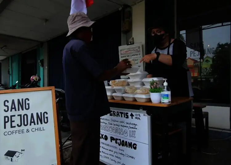 Potret Kedai Kopi di Tangerang Sediakan Sajian Gratis Selama PPKM
