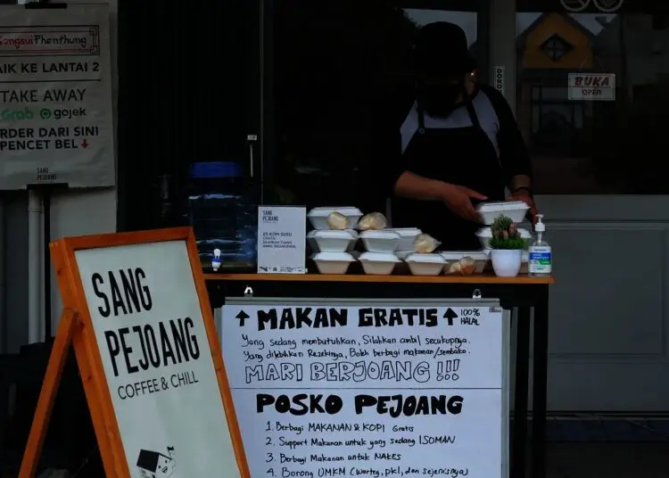 Potret Kedai Kopi di Tangerang Sediakan Sajian Gratis Selama PPKM