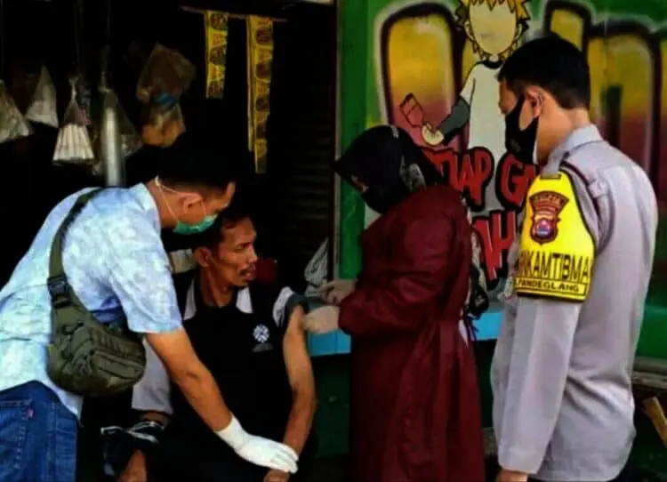 Kapolres Pandeglang Bersama Tim Satgas Covid-19 Door To Door Vaksinasi ODGJ