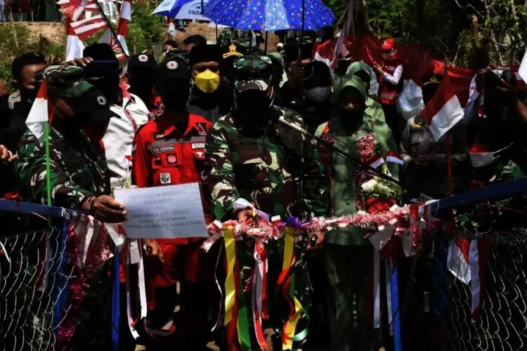 Pangdam III Siliwangi Resmikan Jembatan Gantung di Kabupaten Serang