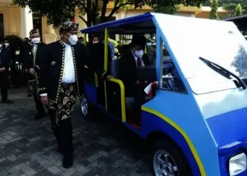 Wahidin Terima Mobil Listrik Karya Siswa SMKN 4 Pandeglang
