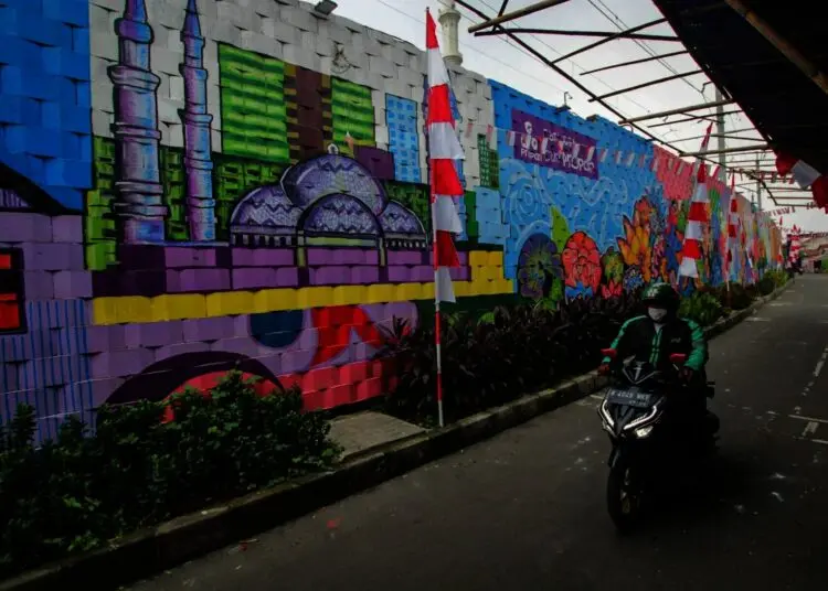 Potret Karya Seni Mural di Kampung Pink Kota Tangerang