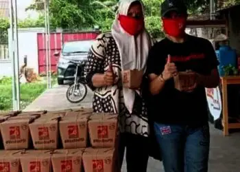 PSI Kota Tangerang Bagi-bagi Rice Box ke Warga Isoman