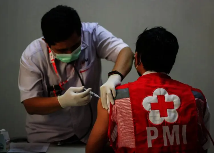 Potret Vaksinasi Tahap Ketiga Petugas PMI Kota Tangerang