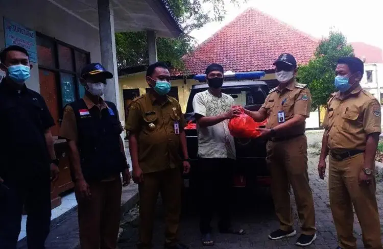 Camat Rajeg Salurkan 79 Paket Sembako
